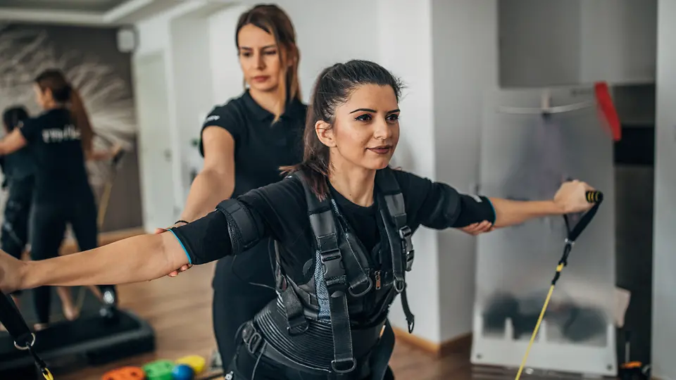 فواید و عوارض EMS در سال 2025